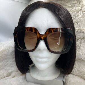 Get ready for summer with this oversized sunglasses.